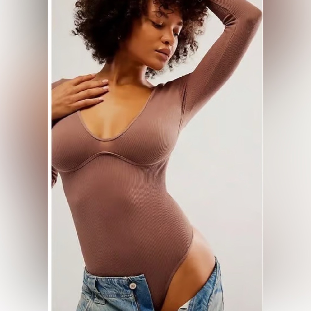 Free People Meg Seamless Vneck Long Sleeve Bodysuit Ash Brown Ribbed.